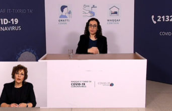 ‘Free at last!’ says sign-language interpreter after escaping from box in corner of screen
